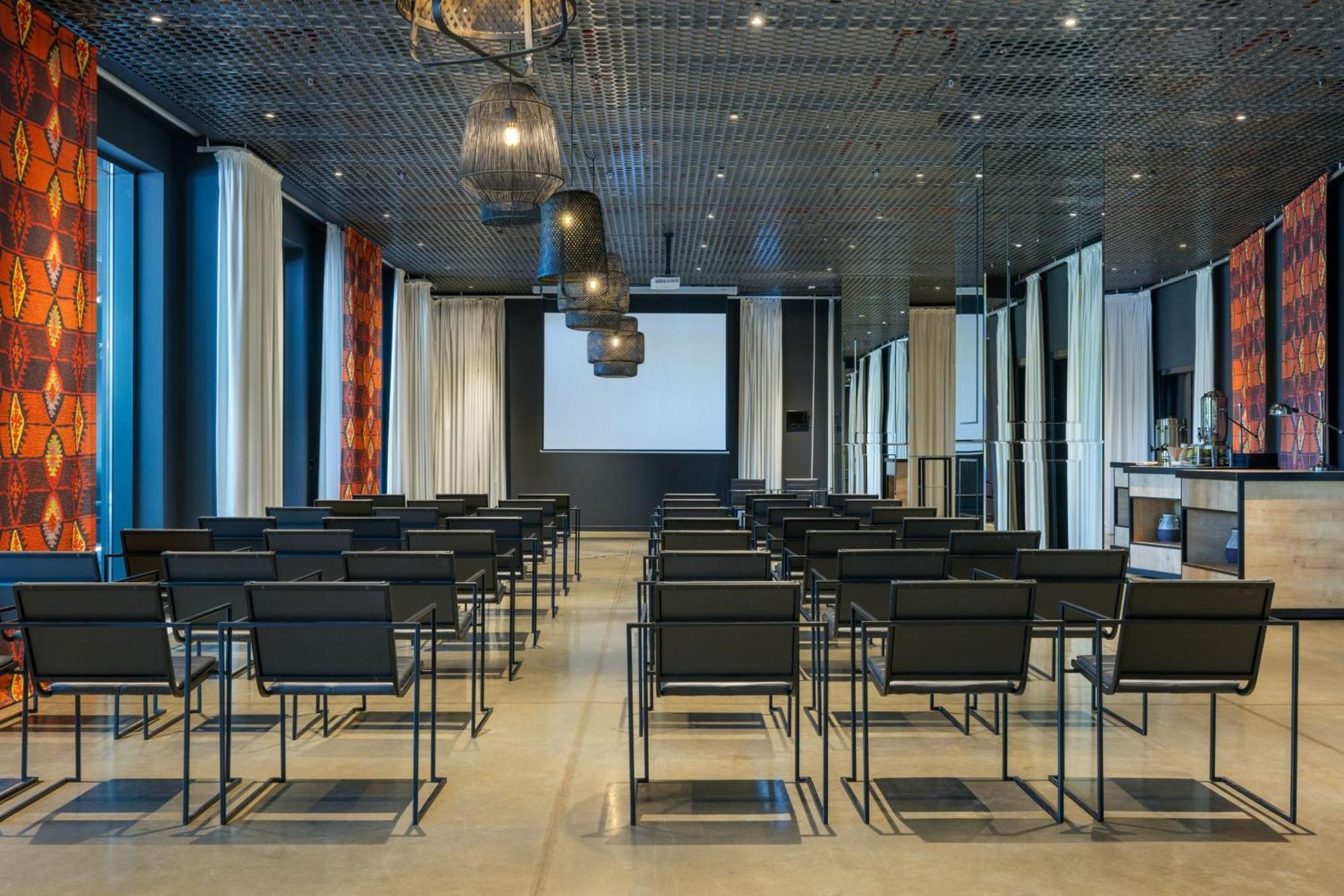 Hotel Moxy 4*